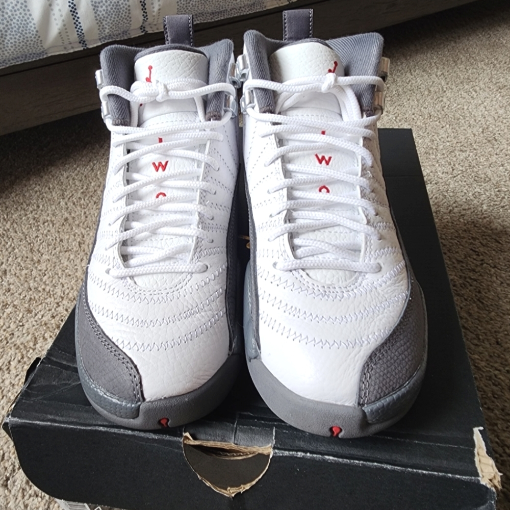 Air Jordan Retro 12 (GS) White Dark Grey - Picture 2 of 10